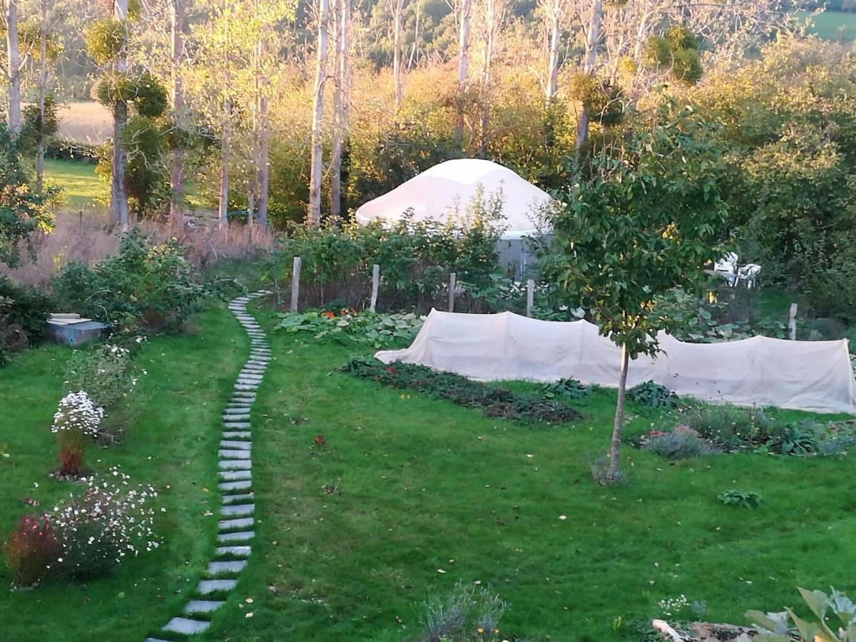 La Yourte Au Fonds Du Jardin Xhoris Luaran gambar
